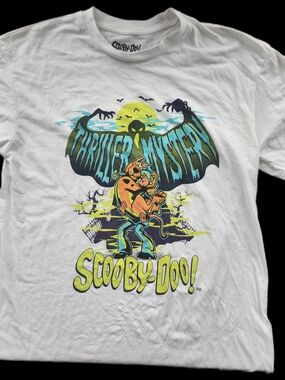 Scooby-Doo Thriller Mystery Graphic Tee - White with Neon Print